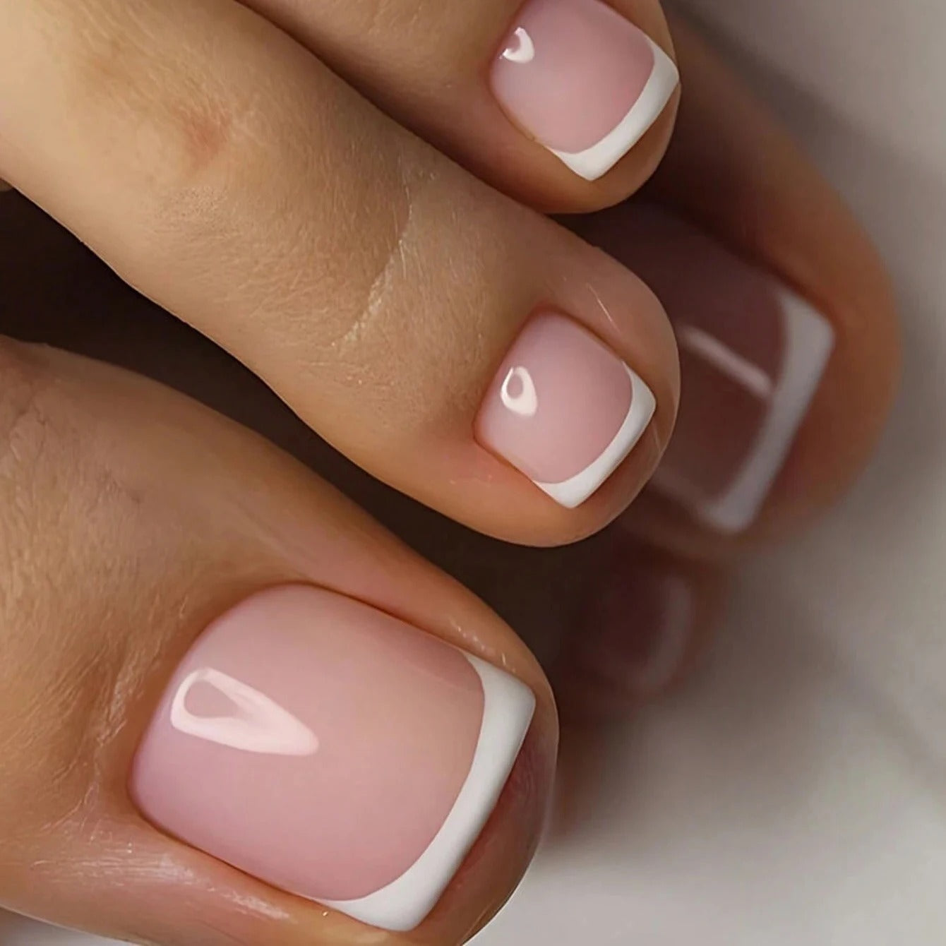 24PCS White Heart French Tip Press On Nails
